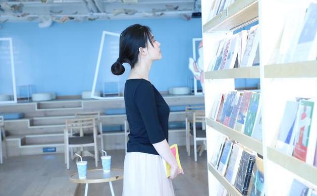 图片关键词 人在职场,需要“装傻”